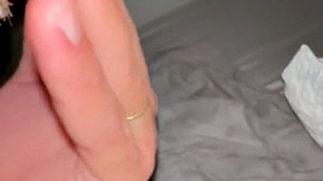 Våteste fitte av en ekte hjemmelaget amatørmilf mor og kone, dryppende tykk krem, jeg smaker spise fitta hennes og svelge juicen hennes