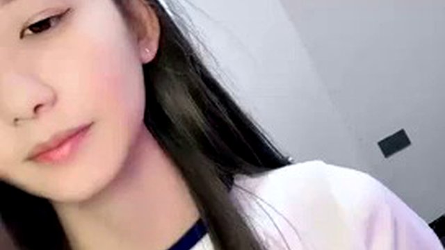 The popular goddess is here, with celebrity looks, a big beauty, [Guangzhou college student], with a graceful figure and curvy body, and the scene of white juice flowing out of the hole is so shocking (1) China Live Broadcast