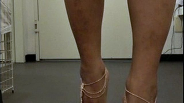 Lofia Tona - Lick my shiny brown toenails