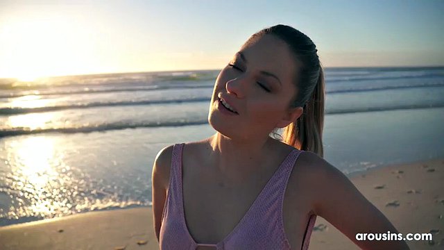 Har du noen gang blitt sprengt på stranden? POV Rebecca Volpetti og Jason Love i Arusins