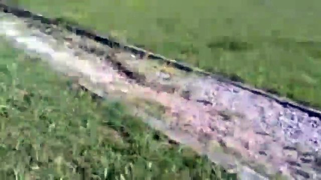 submisivní manželka svázaná nahá na veřejnosti