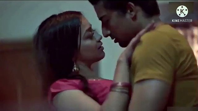 Esposa india insatisfactoria engaña a su marido mientras él no está