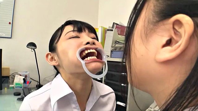 Tongue kiss 22