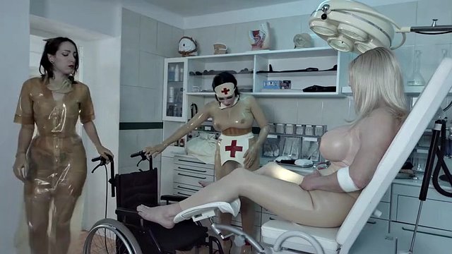 Kvinnelig maske KLINIKKFEIL