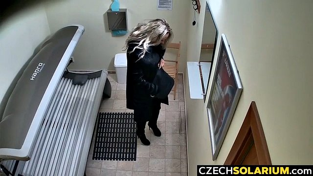 Beautiful big tits milf in public solarium