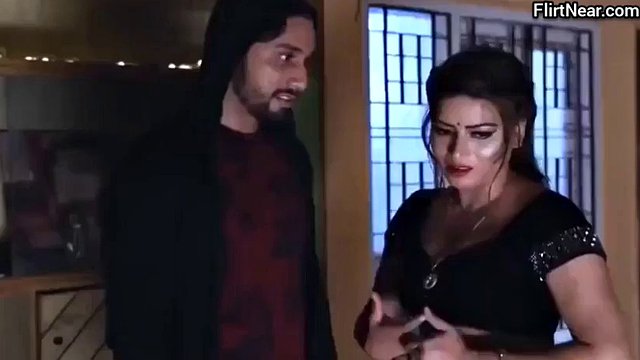 Sıcak yenge Boobs hırsız tarafından sıkılmış