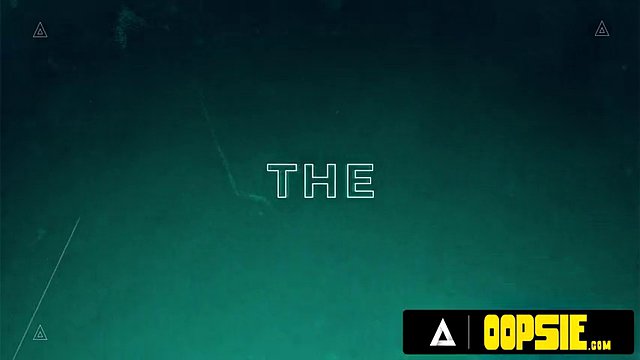 OOPSIE - 장난꾸러기 쉬메일 Ariel Demure와 Erica Cherry는 Summer Hart의 요가 바지를 벗고 그녀에게 이중 삽입을 제공합니다.