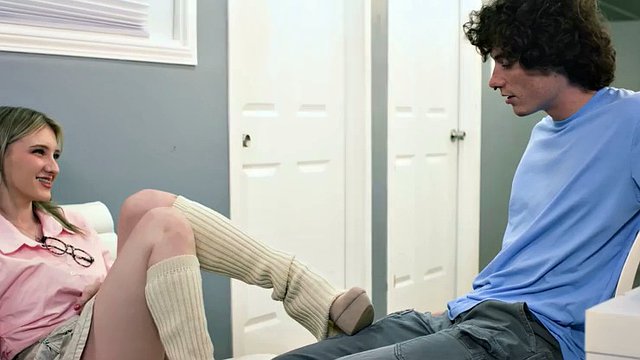 MODERN-DAY SINS - Horny Teen Melody Marks Teases Coworker For Late-Night Sneaky Sex At The Office