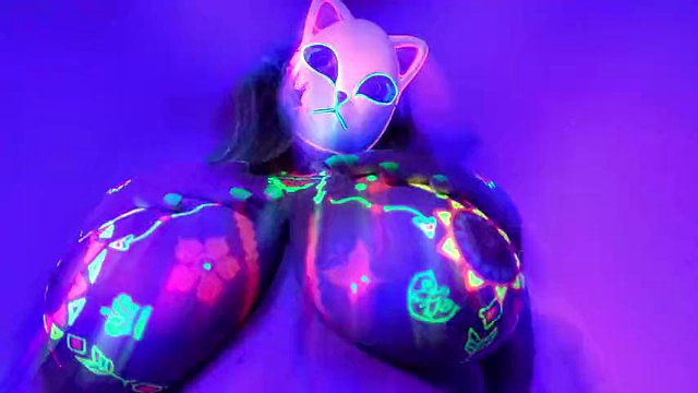 Junte -se a este desafio Hentai Titfuck! Cosmotits neon alucinantes - Lilykoti