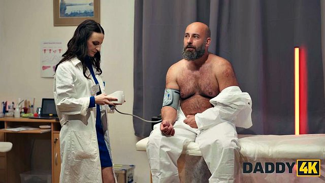 Papà4k. Metti alla prova la mia fertilità sbattendo forte
