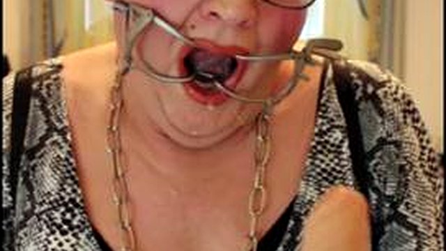 Gay Trash Tranny Rebecca needs deepthroat
