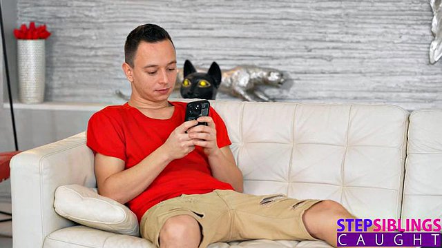 Ohana Petite chiede al fratellastro che blocca il cazzo di finirla dai fratellastri catturati: porno