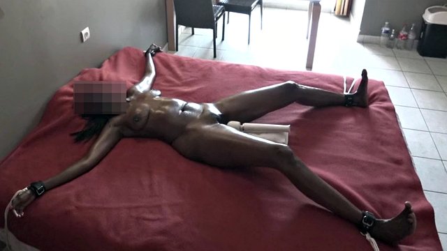 Orgasmo quando oliato e legato