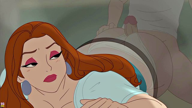 EroticGamesNC #11: Cougar Landlady luta com a máquina de lavar enquanto ajuda Guy Pounds
