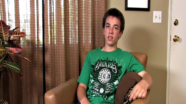 punk aqui, garoto de voz profunda bate no pau!