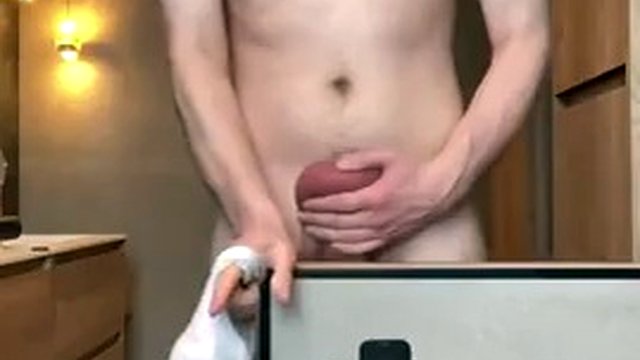 Besiege einen Ball Crusher und schweres Ballbusting bei geschwollenen Nüssen