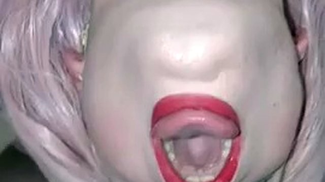 sissy femboy fucked a creampie na obličeji buclatým tátou