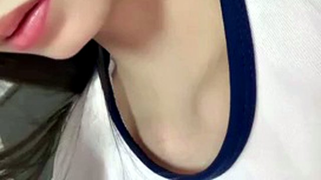 The top beauty goddess school beauty! Green broadcast turned yellow into sea temptation! Excellent looks, slim waist and beautiful legs, close-up of her tight pussy, the beauty is quite sexy, extremely seductive, live broadcast in China