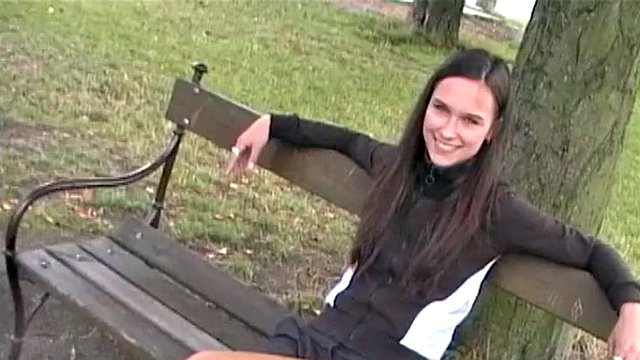 My girlfriend's amateur girlfriend oral sex in the park