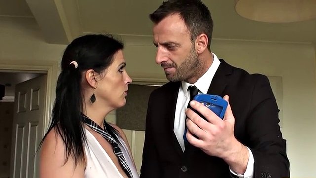 SSubSlut Montse wurde beim Versuch erwischt, flachgelegt zu werden