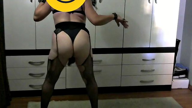 Nely big ass bich tranny shemale dancing twerking slut booty