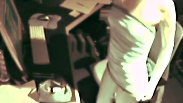 Solo spy cam slut masturbates