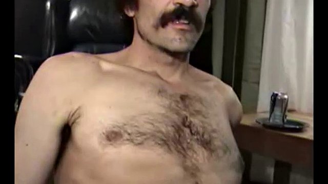 Jeg liker veldig godt Andy. Han er en varm, vennlig fyr og har alltid et fint smil om munnen. Andy dukker opp fra tid til annen, vanligvis med behov for penger, på grunn av narkotikaproblemet sitt.