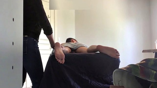 Married Italian RMT gives in to monster cock on first date