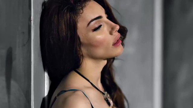 تم نقله - كلية جوك دانتي كولي لديها علاقة محظورة مع المعلم المتحول أرييل رزين