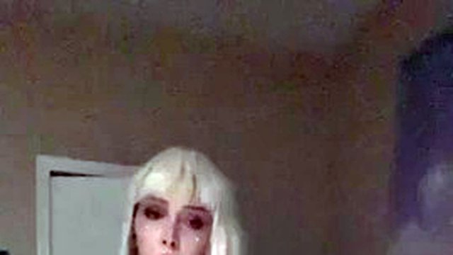 travestito biondo magro