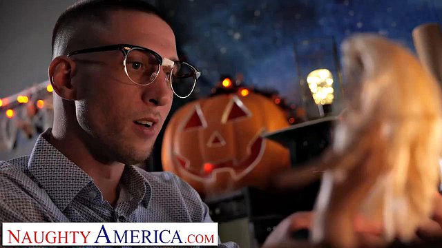 Naughty America - Cody tryller Blake Blossom for å knulle henne og ta til...