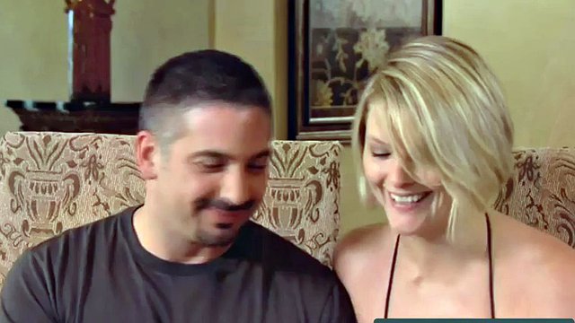 mogli scambiste bionde amano divorare e condividere un cazzo