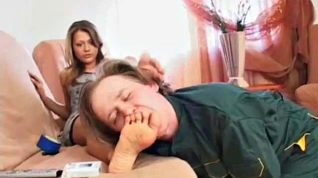 Anna Füße: Brünette, Fetisch & Fußfetisch Pornos
