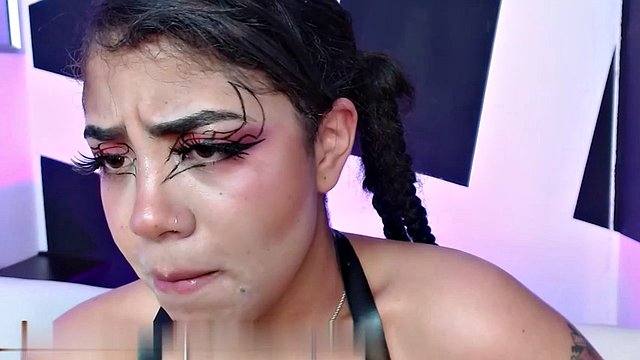 Chubby bimbo slut with spit gives blowjob