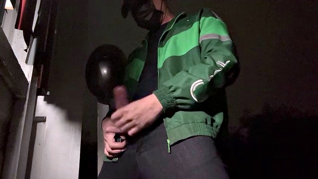 Cops want some water from delivery guy