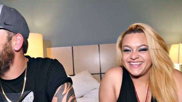 swinger creo couple threesome triangle