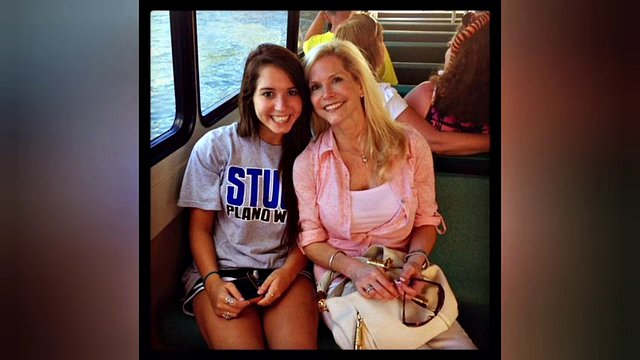 Texas Milf viser frem sin hovne klitoris