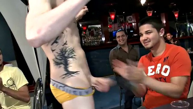Wild stripper seduces guests at amateur party with blowjob