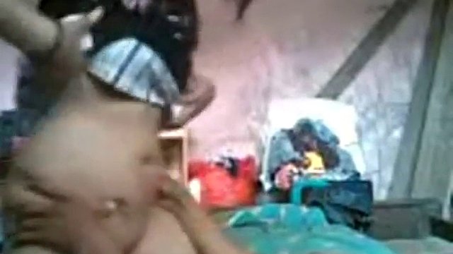 Διέρρευσε βίντεο για σεξ με πορνό εκδίκησης που απατάει νεαρή Λατίνα έφηβος EXGF