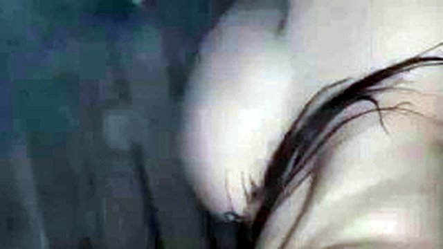 Esposa amadora PAWG chupa BBC na sauna, eu a encontrei em meetxx.com