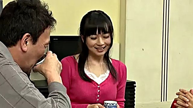 papa baise la copine de son beau-fils