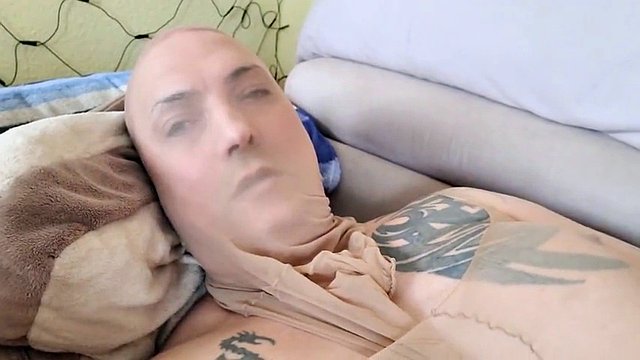Mi sono divertito completamente con le calze di nylon.