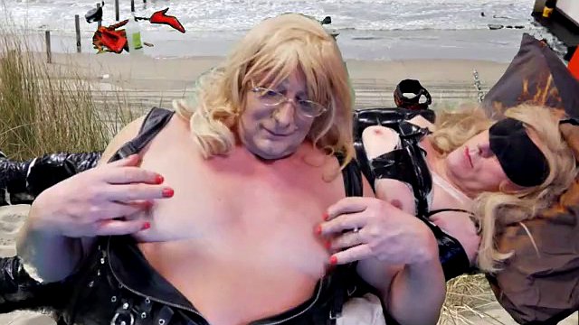 Marina seduces her sex doll Samantha