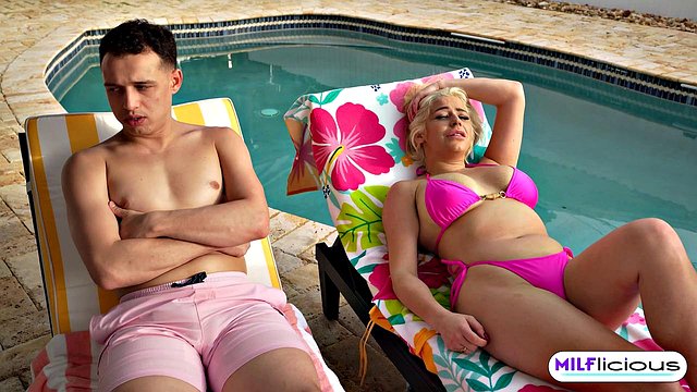 Stepmom Spencer Scott Craves Endless Cock