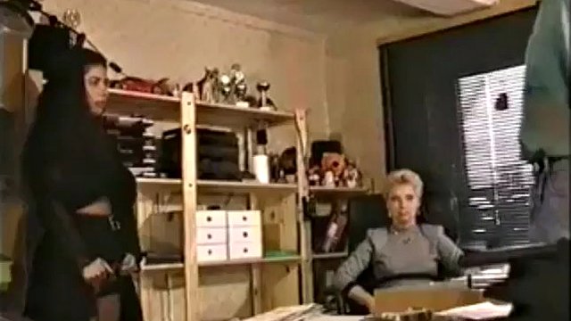 lesbiennes se font fister et analiser au bureau