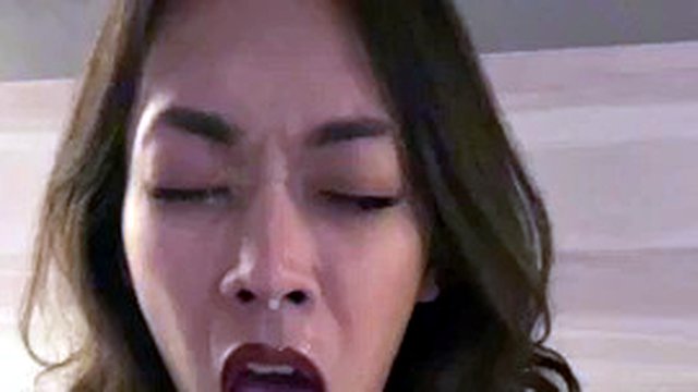 fembabey auto-éjaculation faciale