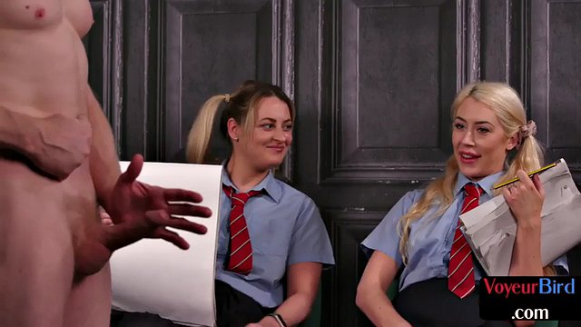 CFNM college voyeurs draw handjob during his action