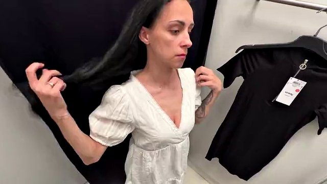 Stepmom makes a DeepThroat to Stepson in the car to the ThroatPie