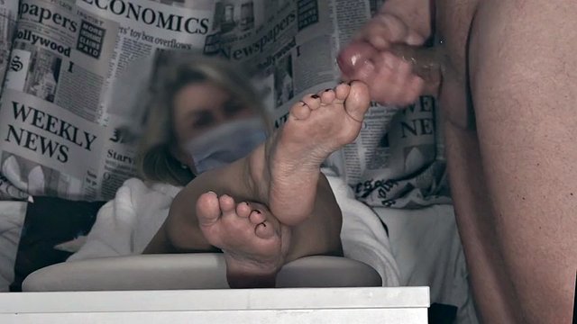 Impotent guy tried to jerk off his limp dick on his girlfriend's feet, but couldn't – CFNM