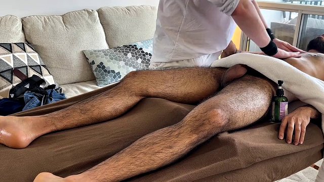 Curious and hung guy seduces a masseuse during a massage